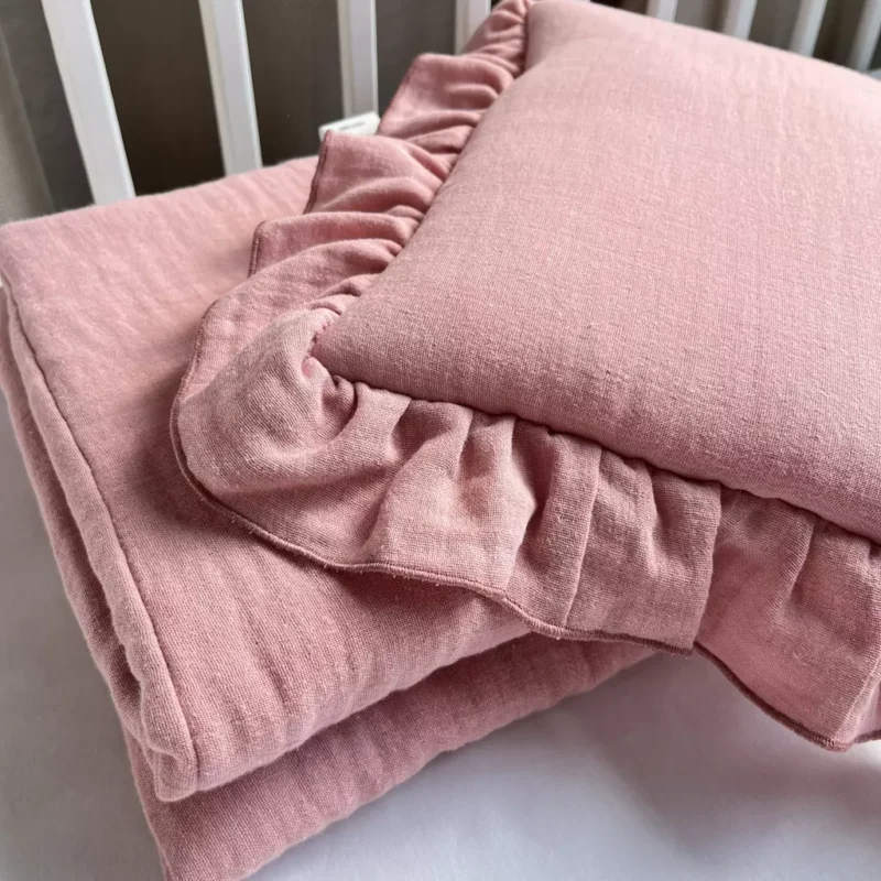 Zestaw Muślinowy kocyk 55×75 i poduszka z falbanką 25×35 Pink - obrazek 4