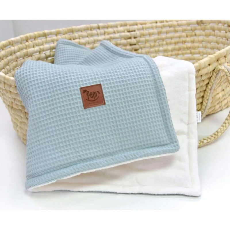 Dwustronny kocyk 55×75 z polaru minky i wafla sea mint - obrazek 2