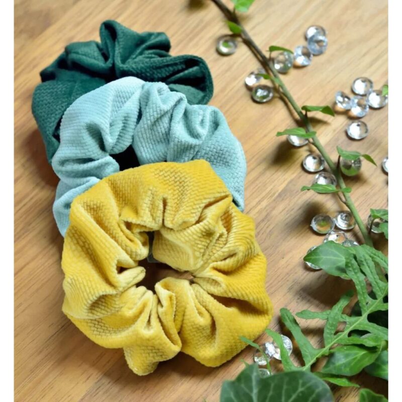 Gumka do włosów Scrunchie z velvetu dark green (trójpak) - obrazek 3