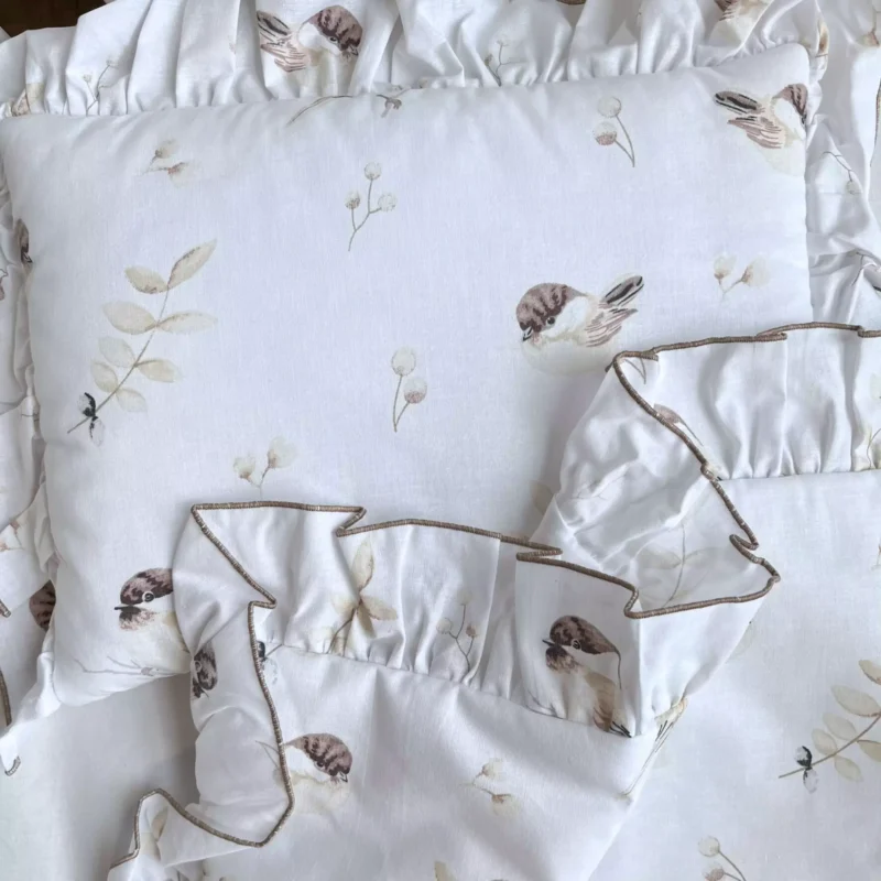 Zestaw bawełniany z falbankami kocyk 55×75 i poduszka 25×35 Lovely Bird