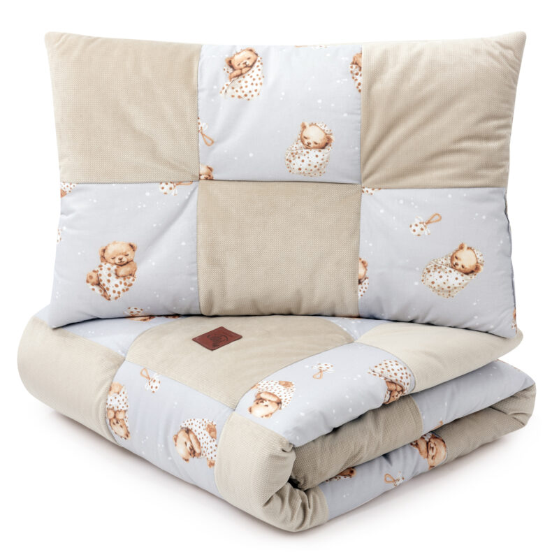 Kołderka patchwork 100×140 z płaską poduszką 40×60 Sleeping Teddy Bear z velvetem cappucino