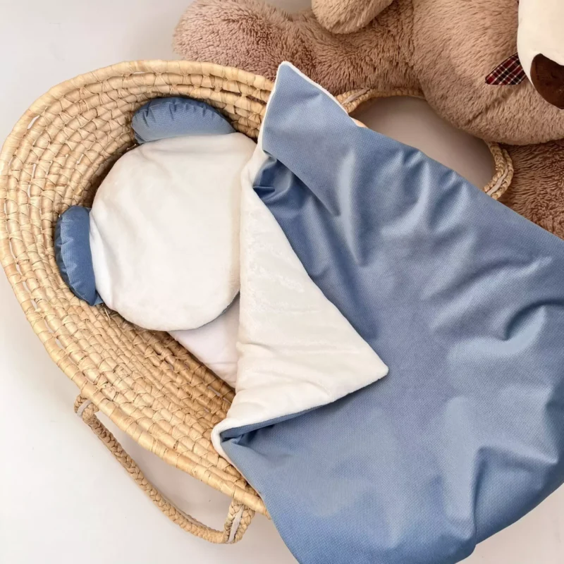 Pluszowy zestaw do wózka/gondoli płaska podusia Miś i kocyk Jeans