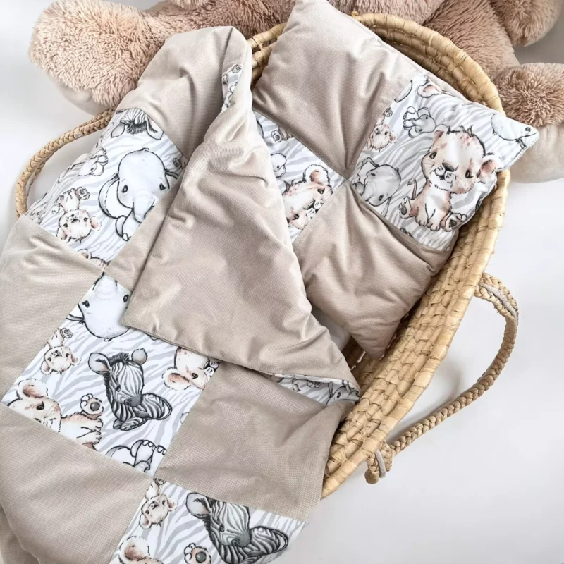 Zestaw patchworkowy do wózka/gondoli podusia i kocyk Safari cappucino